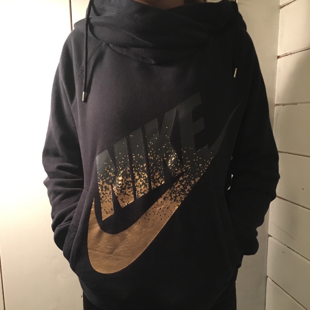 Black Nike pullover hoodie women’s size small